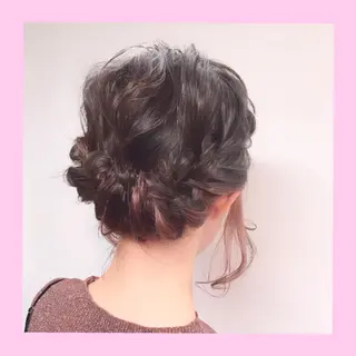 ミディアム ヘアアレンジ SHIN/レイヤー カット×クロスパーマのヘアスタイル