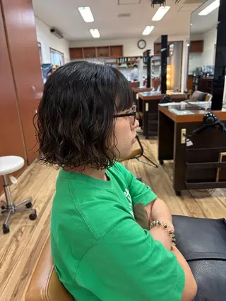 ショート パーマ ヘアーメイクデビュー所属・新里 涼花のヘアスタイル