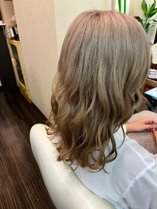ミディアム 西形 梨瑚のヘアスタイル