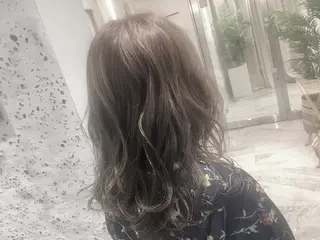 セミロング カラー youres hair 新宿三丁目所属・髪質改善カラー、美髪 トリートメント専門のヘアスタイル