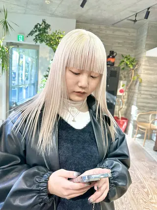 ミディアム カラー kai .のヘアスタイル