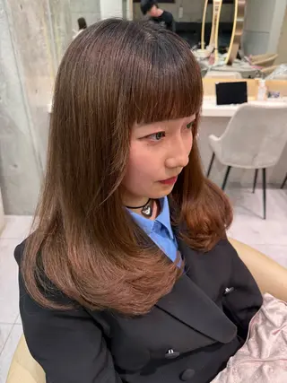 セミロング shion 透明感カラーのヘアスタイル