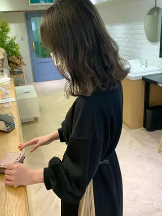 セミロング LOREN＋透明感 オリーブhirokoのヘアスタイル