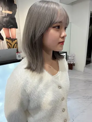 ミディアム カラー TATSUブリーチ/ ミルクティーベージュのヘアスタイル