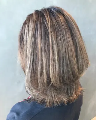 ミディアム カラー 長谷川 沙紀のヘアスタイル