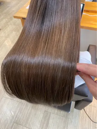 ロング 東 麻祐子のヘアスタイル