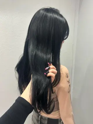 ロング カラー 𝑴𝑶𝑲𝑨渋谷 トレンド韓国ヘア🩷のヘアスタイル