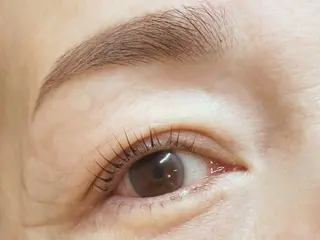 アイブロウ 年齢美を引き出す目元 デザイナー長谷川明代のマツエク・マツパデザイン