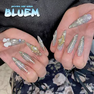 ネイル BLUEM なな🐶のネイルデザイン