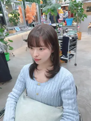 ミディアム カラー 岡野 静華のヘアスタイル