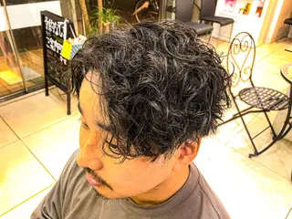 ミディアム パーマ メンズ 韓国風メンズ/毛流れ ヘアなら須田龍世のヘアスタイル