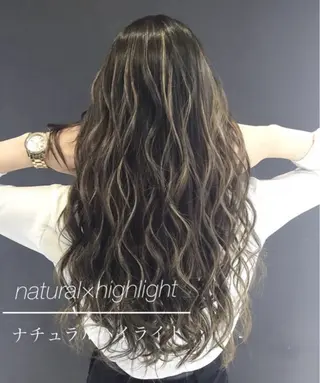 ロング カラー ももか bAteAuのヘアスタイル