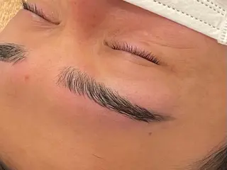 アイブロウ ネイル&アイ QUEEN&CRIMSON所属・眉WAX/ピーリング ホワイトニングの眉毛・アイブロウイメージ