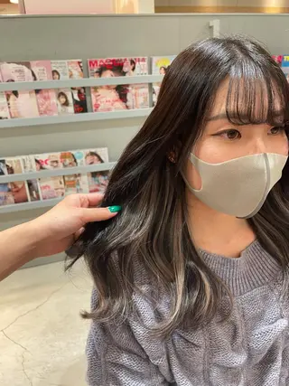 セミロング 艶ハイトーン👑♡ NATSUKIのヘアスタイル