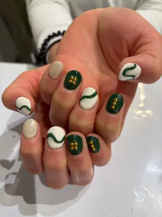 ネイル 派手髪ハイトーン💛 ネイル💅まりなのヘアスタイル