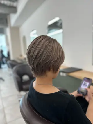 ショート カラー ブリーチなし/レイヤ ー特化🌈Tommyのヘアスタイル