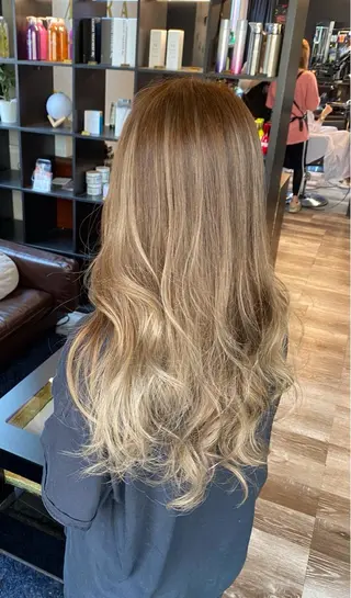 セミロング KIRA スズキ タクヤ／店長のヘアスタイル