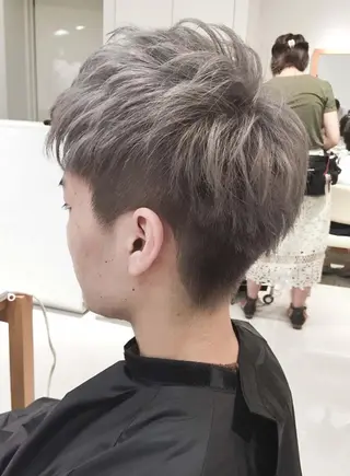 ショート カラー メンズ ヘアアレンジ 𝐑𝐈𝐍𝐊𝐀 🐣🩷のヘアスタイル