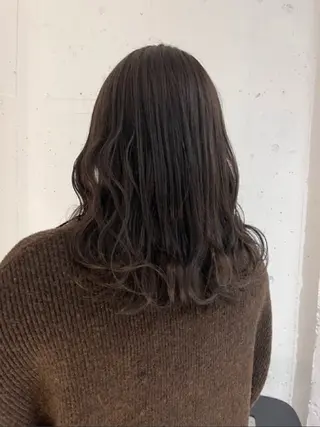 カラー セミロング 優 ／表参道のヘアスタイル