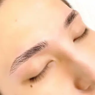 アイブロウ jolif池袋店所属・Rune 《池袋》のマツエク・マツパデザイン