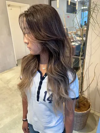 ロング 渋谷ハイトーン/ デザインカラー阿部のヘアスタイル