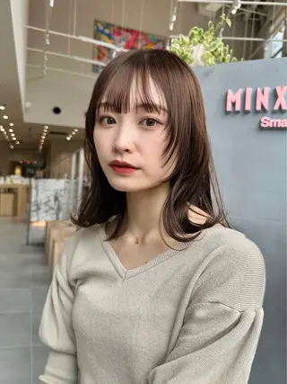 ミディアム 大人上品な ハイライト🪄イワヤのヘアスタイル