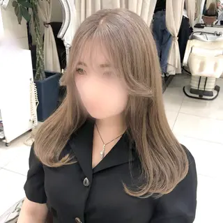 ロング カラー 岩戸優奈 束感まつげ ピンク/ベージュのヘアスタイル