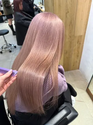 ロング カラー ミルクティー× グレージュMOMOのヘアスタイル