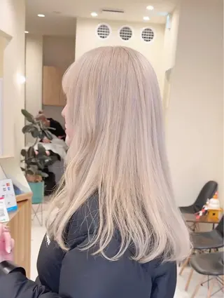ロング カラー りく　レイヤーカット ケアブリーチのヘアスタイル
