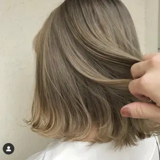 ミディアム INORI /フェイスレイヤーのヘアスタイル