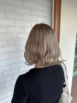 カラー 中元 美月のヘアスタイル