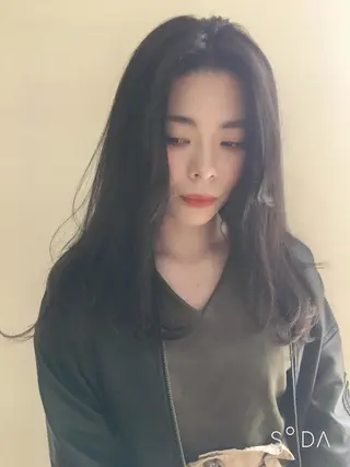 セミロング カラー 三浦 瑠璃のヘアスタイル