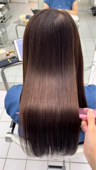 ロング MONITUR所属・MONITUR MEGUMIのヘアスタイル