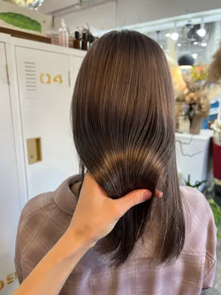 ロング カラー LOMARLIE JURIAのヘアスタイル