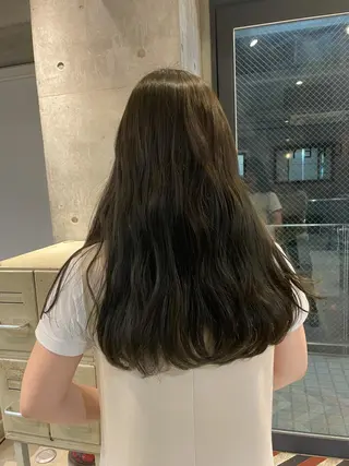 カラー maina/透明感 ベージュ/ブラウンのヘアスタイル