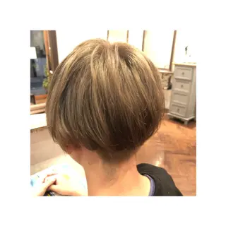 ショート カラー まちだ ひとみのヘアスタイル