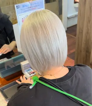 ショート カラー 福見 美保のヘアスタイル