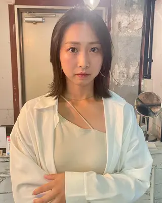 ミディアム 塩谷 雪花のヘアスタイル