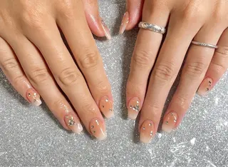 ネイル VIERU 🌈🎀💖のネイルデザイン