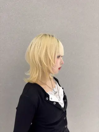 セミロング ハイトーン/カラー /ウルフ/RENAのヘアスタイル