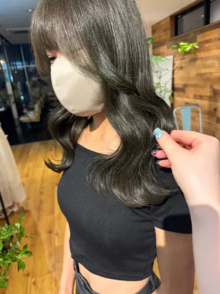 セミロング カラー 吉留 文月のヘアスタイル