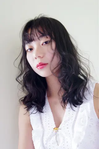 セミロング カラー パーマ ミモト ユウキのヘアスタイル