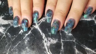 ミディアム クロキ 。のネイルデザイン