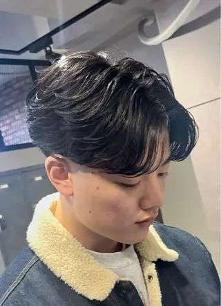 パーマ メンズ センターパート/フェ ザー🔥SHUYAのヘアスタイル