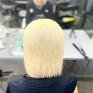 ショート カラー ブリーチ/ハイトーン ボブ🐥HIYORIのヘアスタイル
