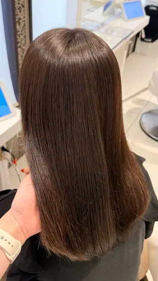 カラー EARTH所属・NATSUMI 透明感カラーのヘアスタイル