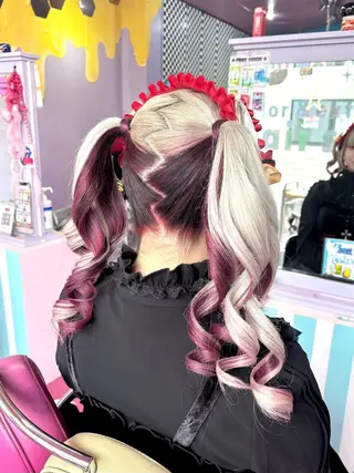 セミロング ヘアアレンジ TOY🐈‍⬛🎀 派手髪/地雷系のヘアスタイル