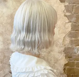 ミディアム カラー ブリーチ、パーマ 西部笑のヘアスタイル