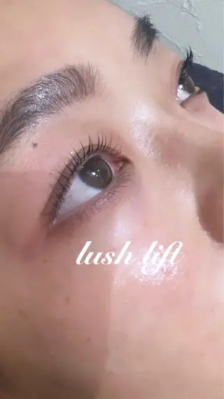 マツエク・マツパ うる艶カラー 🫶🏼💭mikaのヘアスタイル