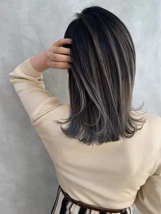 セミロング カラー _WHITE 難波本店のヘアスタイル